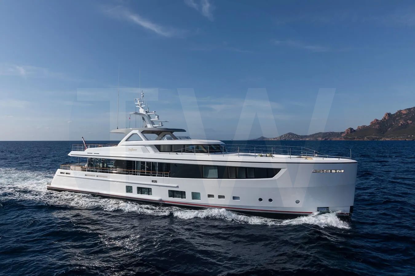 White Seaflower yacht - 2026 guide with the owner of the world's 3704th largest yacht, the 1st largest yacht built by superyacht builder Mulder, based in Netherlands.