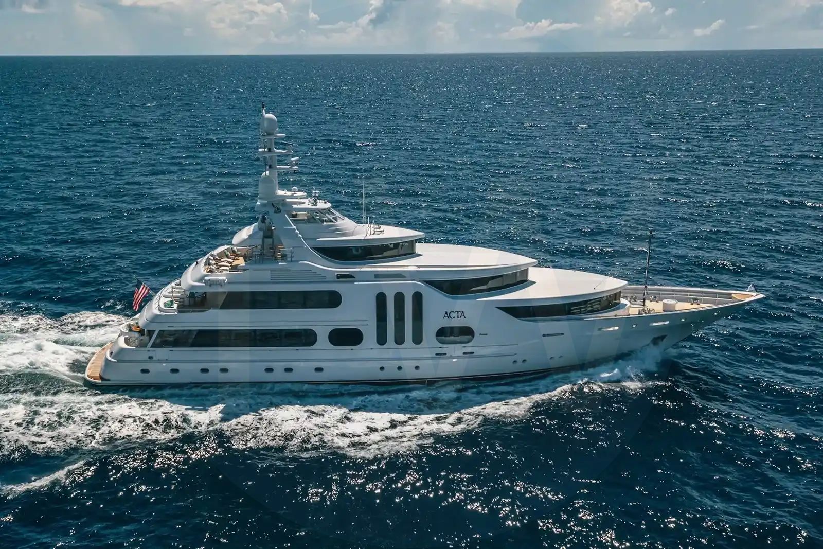 White Acta yacht - 2026 guide with the owner of the world's 1066th largest yacht, the 123rd largest yacht built by superyacht builder Feadship, based in Netherlands.