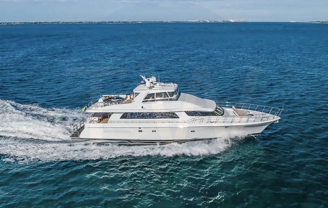 White Lady Lorraine yacht - 2026 guide with the owner of the world's 8678th largest yacht, the 34th largest yacht built by superyacht builder Cheoy Lee, based in Hong Kong.