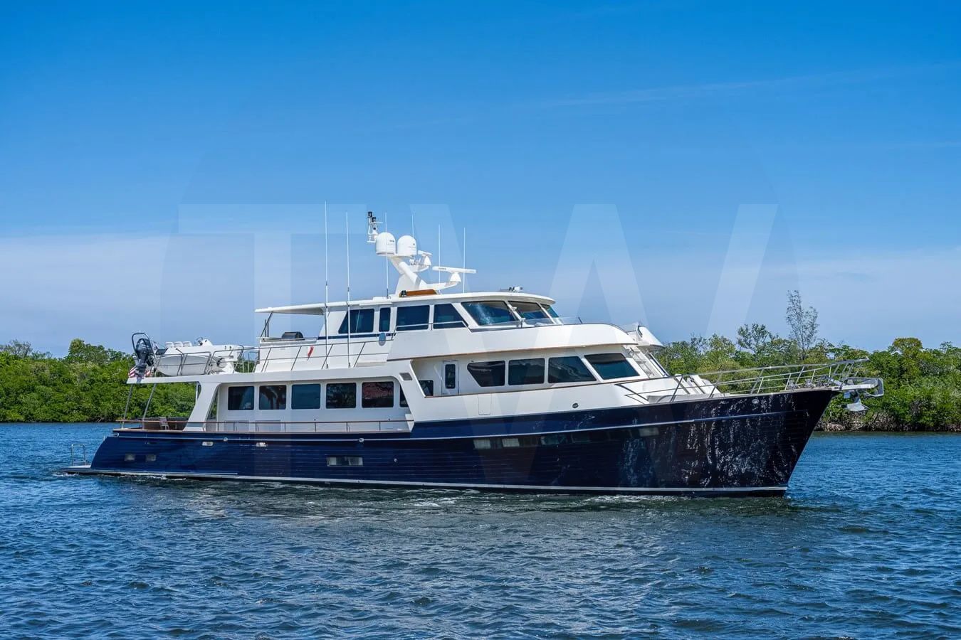 White Pivot yacht - 2026 guide with the owner of the world's 7289th largest yacht, the 7th largest yacht built by superyacht builder Marlow, based in China.