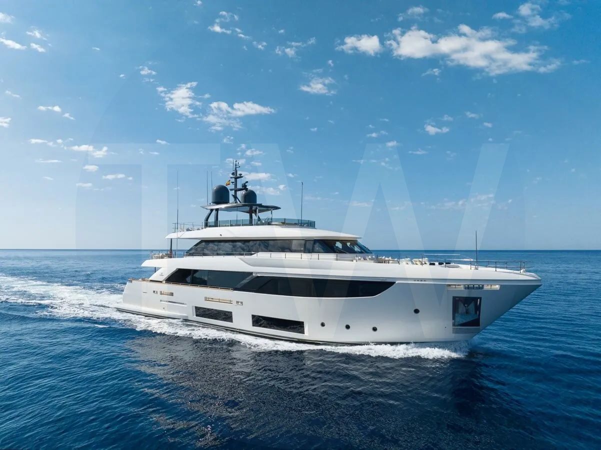 White Alberry yacht - 2026 guide with the owner of the world's 5101st largest yacht, the 104th largest yacht built by superyacht builder Custom Line, based in Italy.