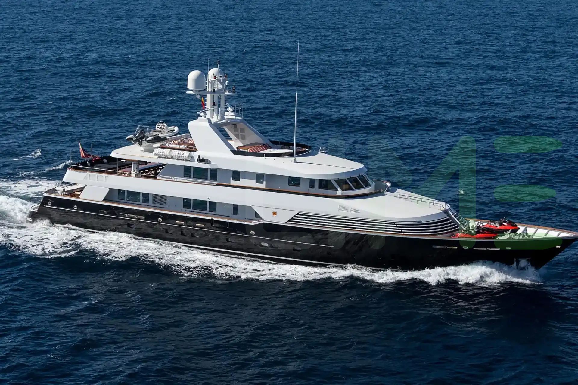 White MP5 yacht - 2026 guide with the owner of the world's 1748th largest yacht, the 166th largest yacht built by superyacht builder Feadship, based in Netherlands.