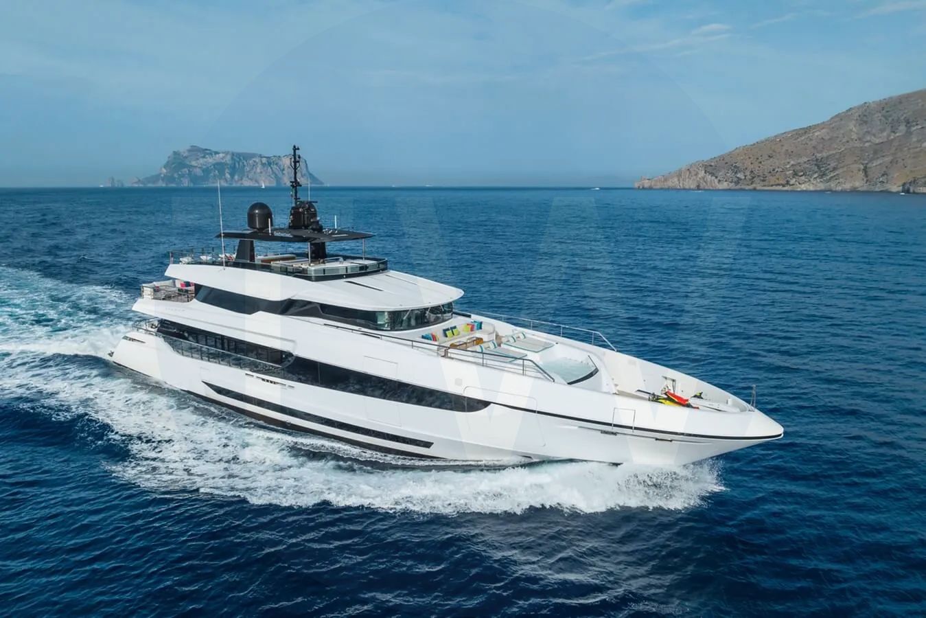 White Toy yacht - 2026 guide with the owner of the world's 2113th largest yacht, the 43rd largest yacht built by superyacht builder Mangusta Yachts, based in Italy.