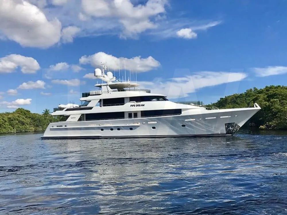 White Lady JJ yacht - 2026 guide with the owner of the world's 2733rd largest yacht, the 23rd largest yacht built by superyacht builder Westport, based in United States.