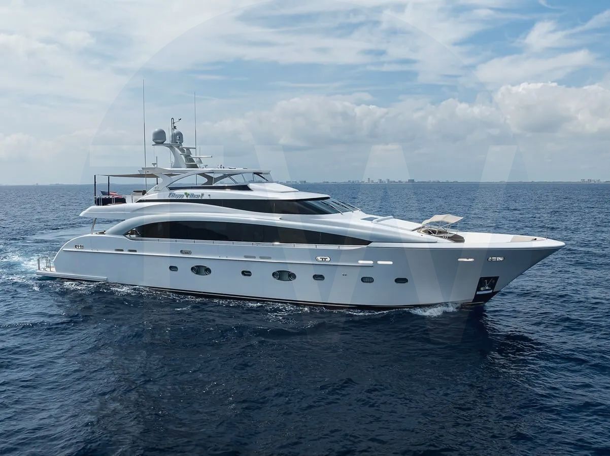White Happy Hour yacht - 2026 guide with the owner of the world's 4820th largest yacht, the 19th largest yacht built by superyacht builder Horizon, based in Taiwan.