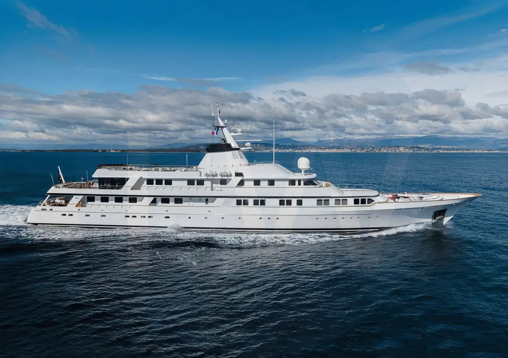 White Stella Fiera II yacht - 2026 guide with the owner of the world's 583rd largest yacht, the 87th largest yacht built by superyacht builder Feadship, based in Netherlands.
