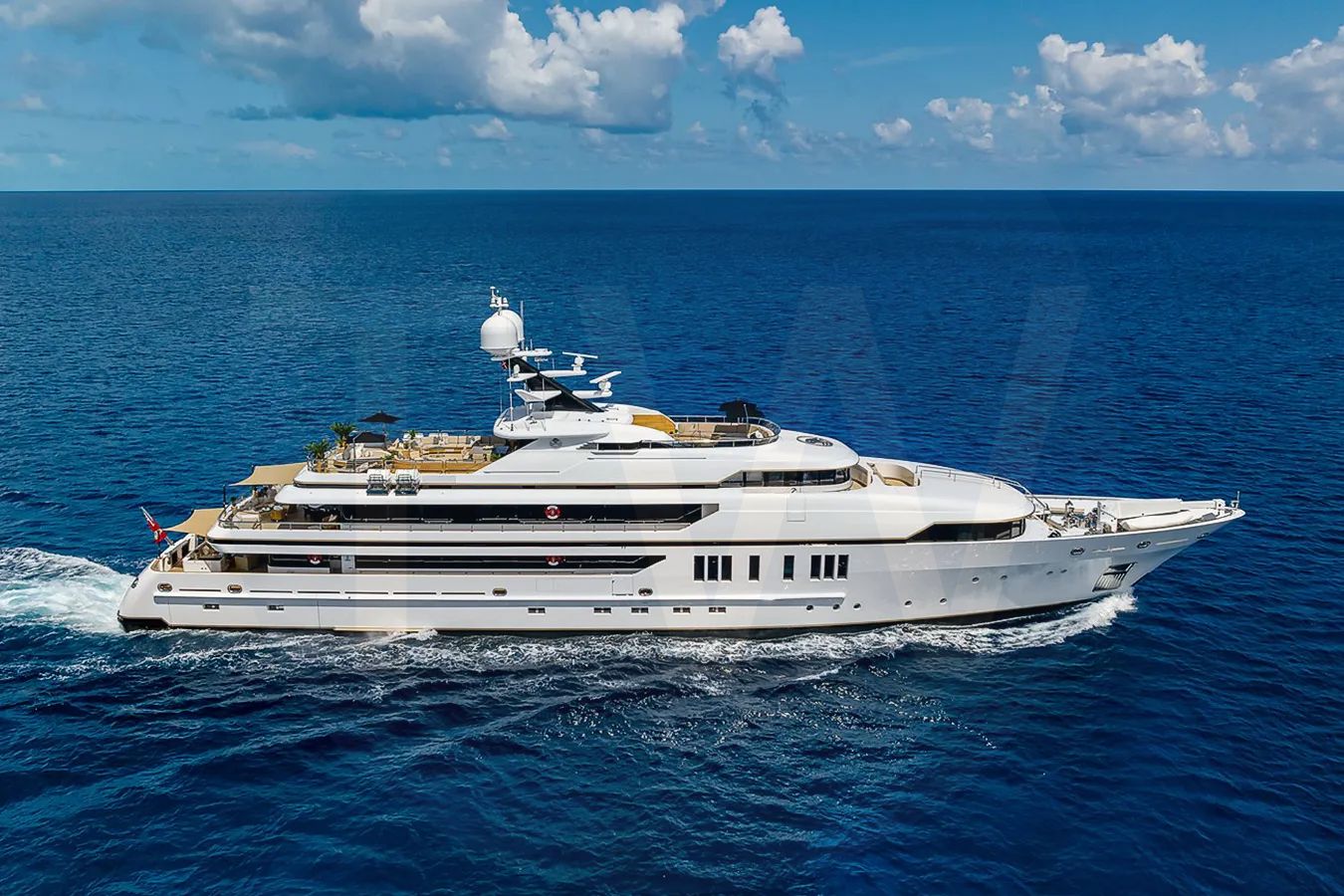 White Sealion yacht - 2026 guide with the owner of the world's 533rd largest yacht, the 3rd largest yacht built by superyacht builder VSY, based in Italy.