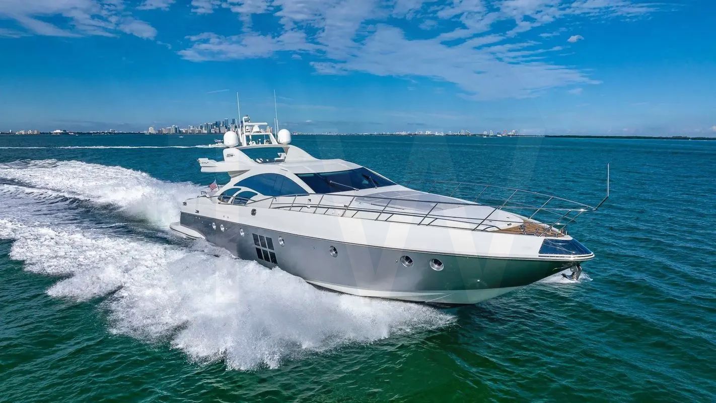 White M yacht - 2026 guide with the owner of the world's 10527th largest yacht, the 489th largest yacht built by superyacht builder Azimut, based in Italy.
