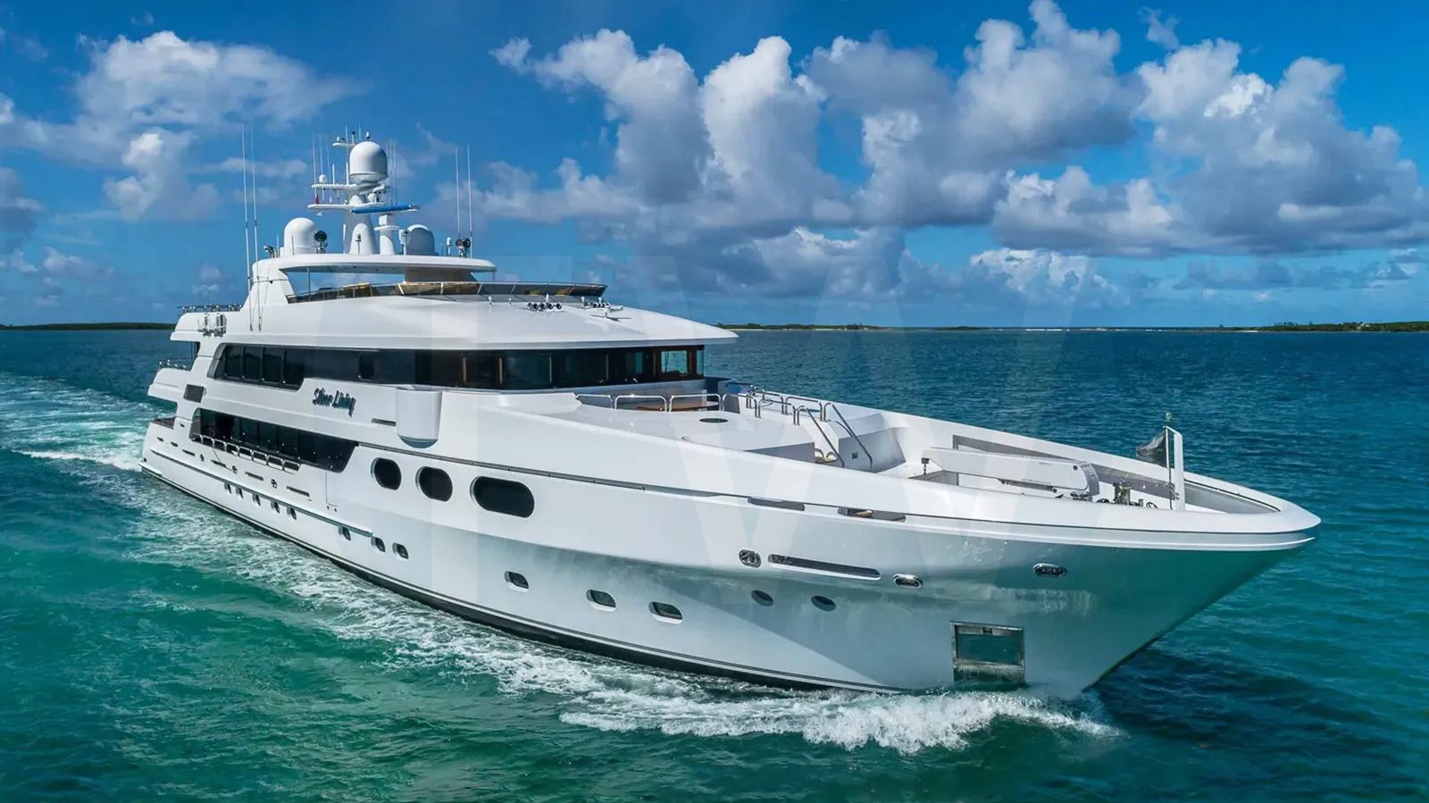White Silver Lining yacht - 2026 guide with the owner of the world's 1113th largest yacht, the 1st largest yacht built by superyacht builder Christensen, based in United States.