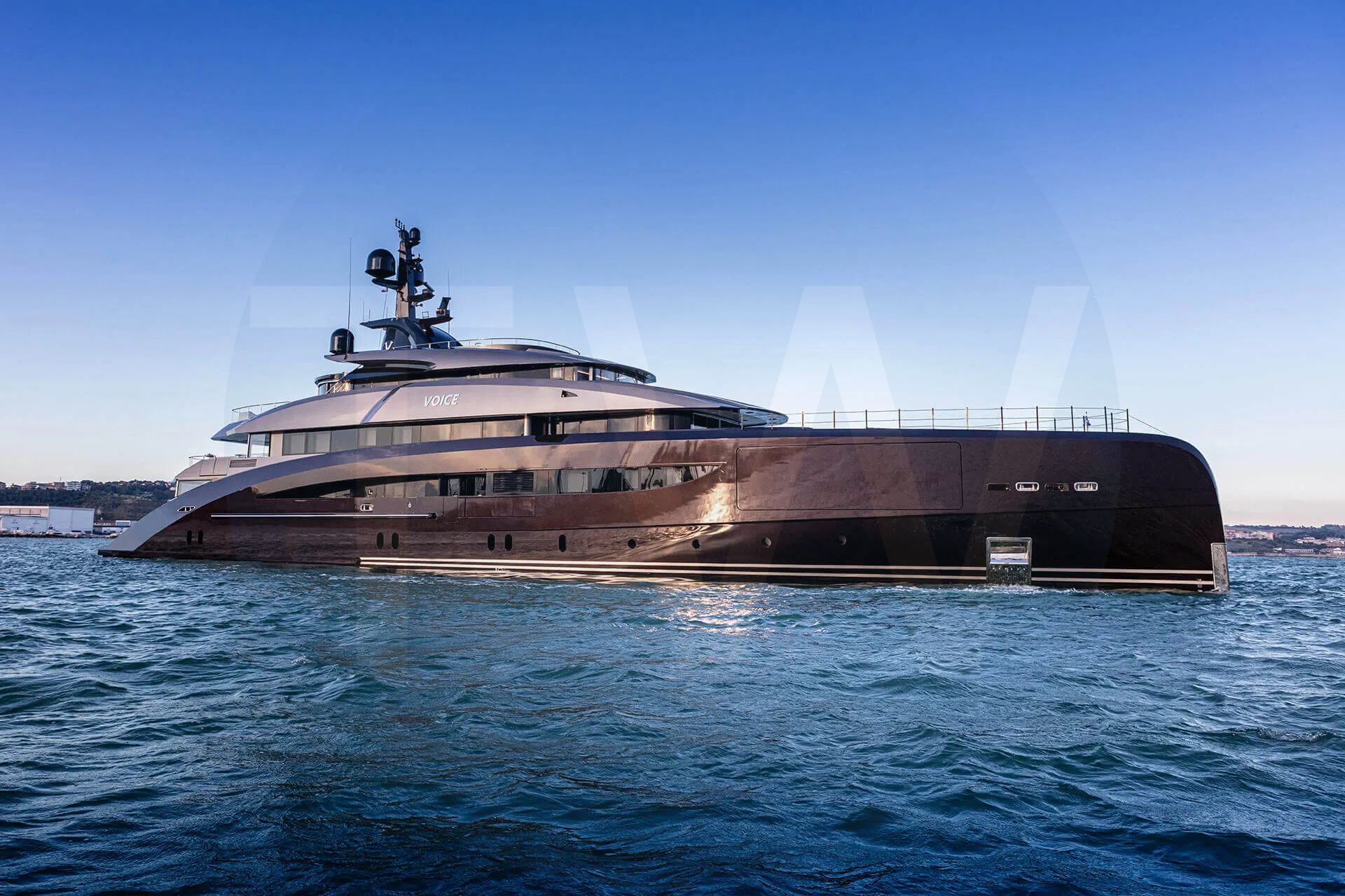 White Salt yacht - 2026 guide with the owner of the world's 533rd largest yacht, the 10th largest yacht built by superyacht builder CRN, based in Italy.