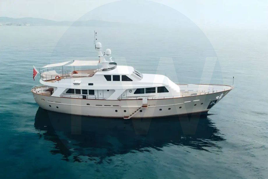 White Laziza yacht - 2026 guide with the owner of the world's 12377th largest yacht, the 508th largest yacht built by superyacht builder Benetti, based in Italy.