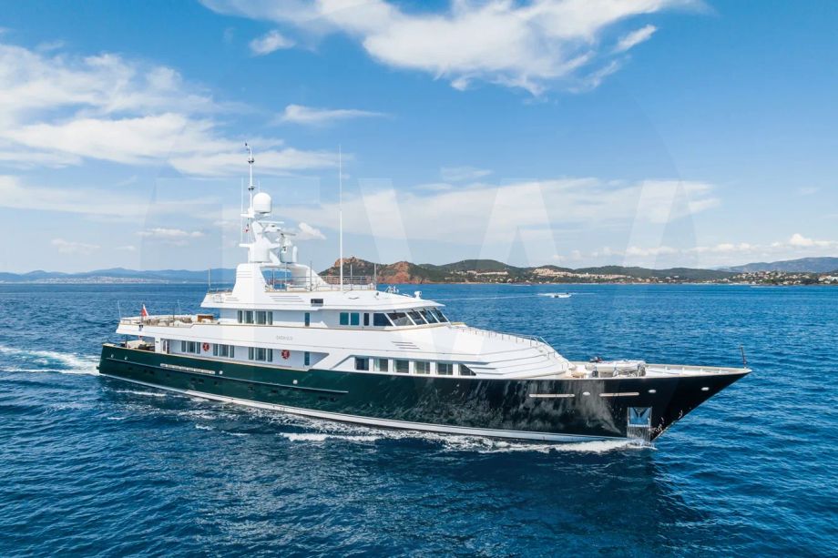 White Emerald yacht for charter and price, located in Mediterranean; Croatia; France; Italy; Malta; Monaco; Montenegro; Turkey; Caribbean; Antigua; Saint Martin; St Barts offered for rent by LIME Yachts and Brokerage located in Fort Lauderdale Florida.