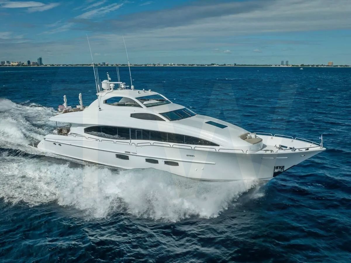 White Serenity yacht - 2026 guide with the owner of the world's 3989th largest yacht, the 2nd largest yacht built by superyacht builder Lazzara, based in United States.