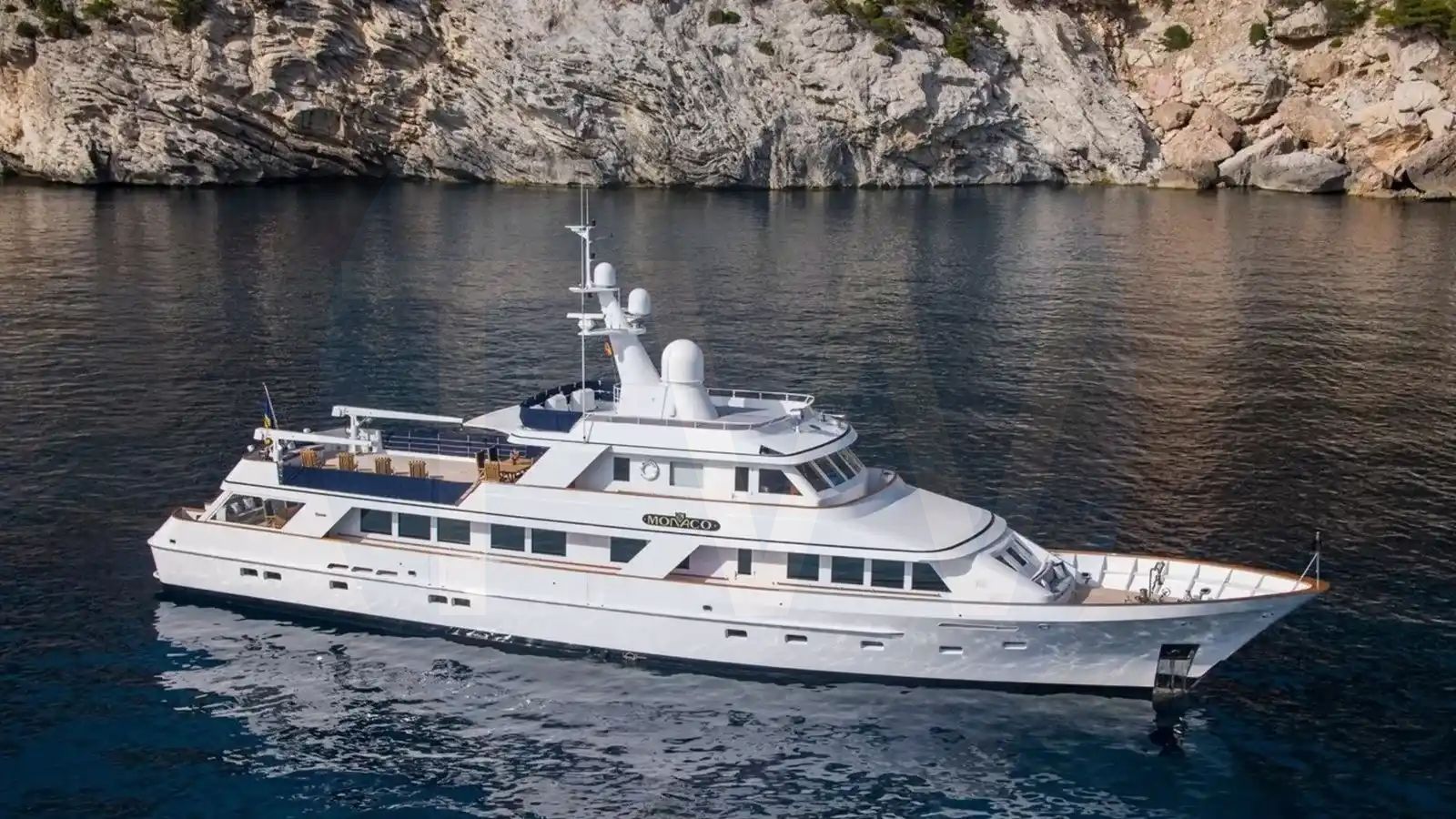 White Monaco yacht - 2026 guide with the owner of the world's 3192nd largest yacht, the 203rd largest yacht built by superyacht builder Feadship, based in Netherlands.