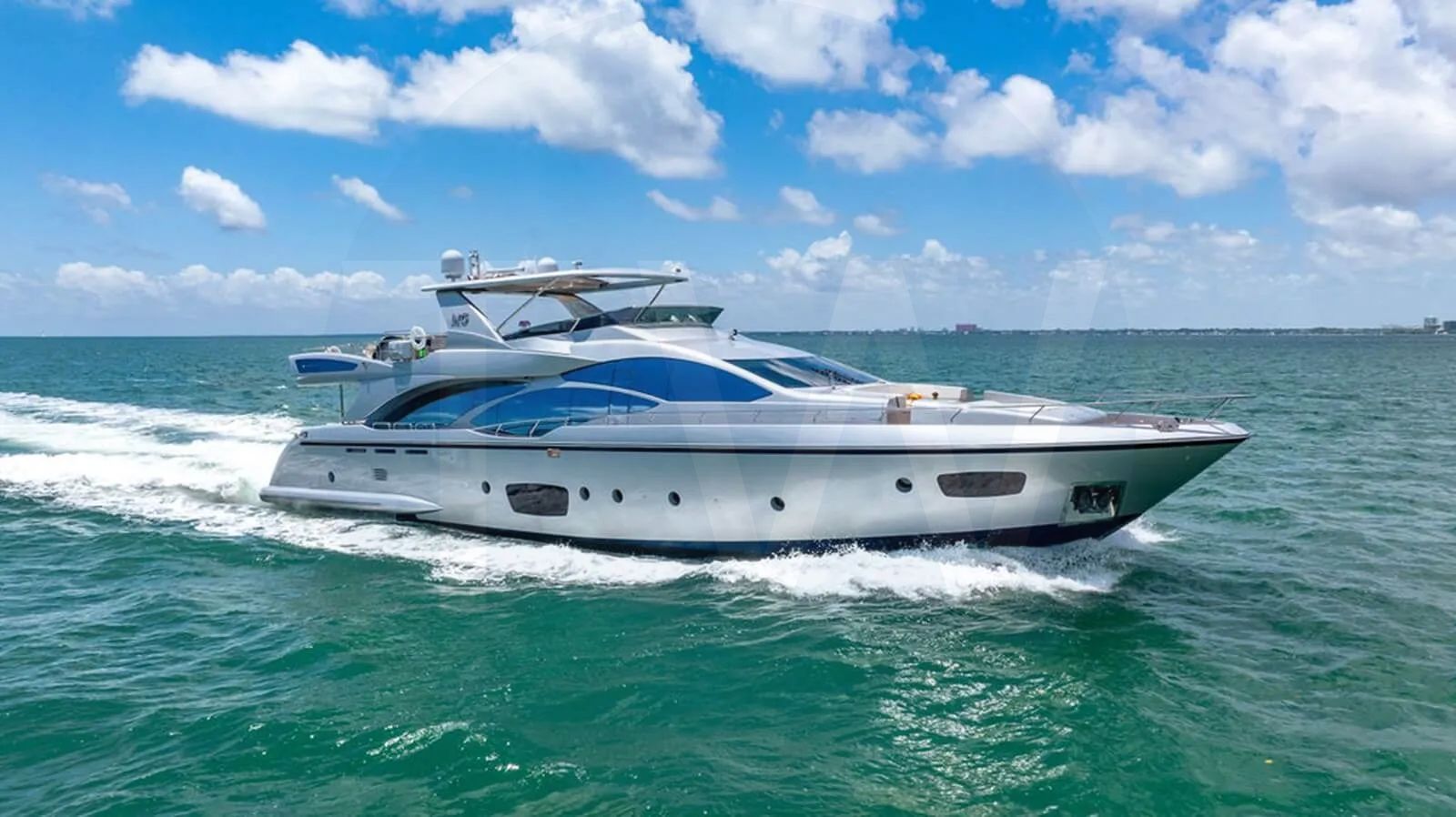 White BM yacht - 2026 guide with the owner of the world's 7642nd largest yacht, the 313th largest yacht built by superyacht builder Azimut, based in Italy.