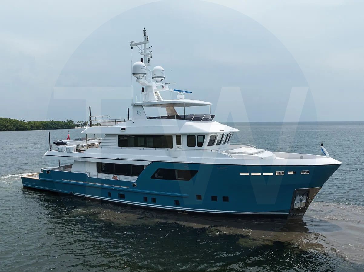 White Tropa yacht - 2026 guide with the owner of the world's 5629th largest yacht, the 26th largest yacht built by superyacht builder CdM, based in Italy.
