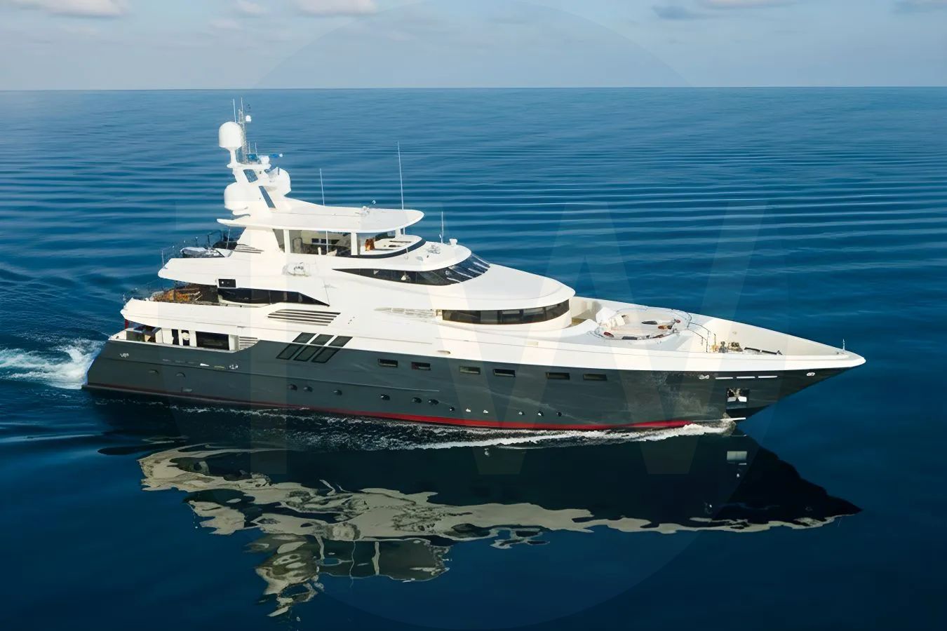 White Renegade yacht - 2026 guide with the owner of the world's 1276th largest yacht, the 1st largest yacht built by superyacht builder Lloyds Ships, based in Australia.
