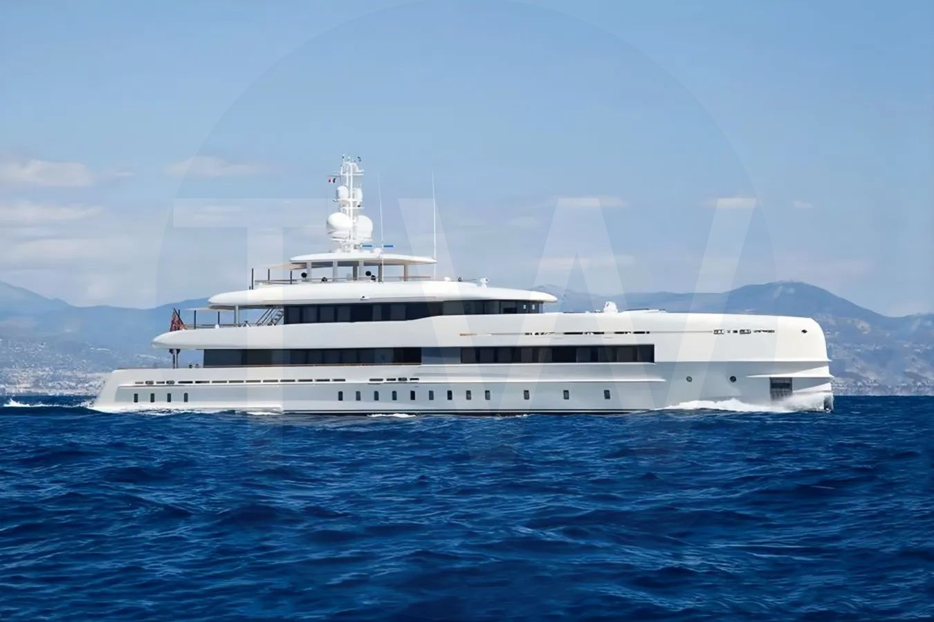 White Mouna yacht - 2026 guide with the owner of the world's 1194th largest yacht, the 35th largest yacht built by superyacht builder Heesen, based in Netherlands.