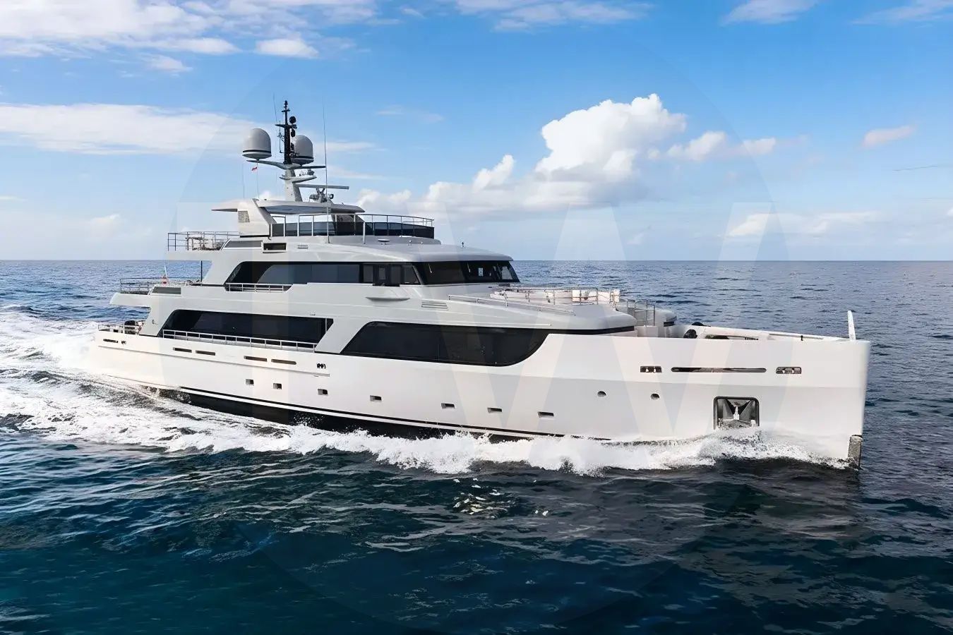 White Gioia yacht - 2026 guide with the owner of the world's 2081st largest yacht, the 31st largest yacht built by superyacht builder Codecasa, based in Italy.