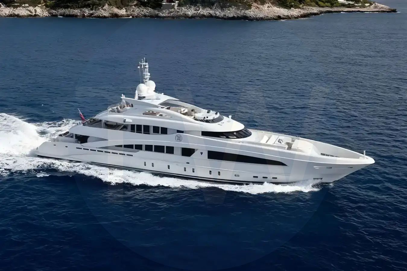 White Mado yacht - 2026 guide with the owner of the world's 1279th largest yacht, the 42nd largest yacht built by superyacht builder Heesen, based in Netherlands.