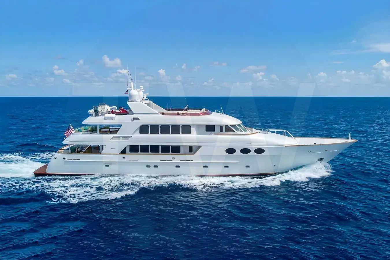 White Relentless yacht - 2026 guide with the owner of the world's 1891st largest yacht, the 41st largest yacht built by superyacht builder Trinity, based in United States.