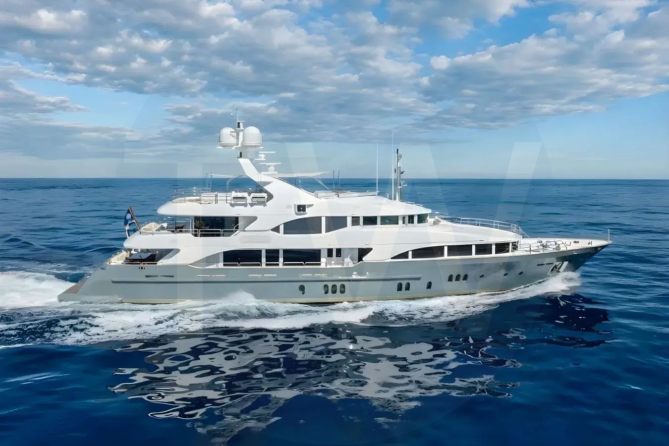 White Justa Delia yacht - 2026 guide with the owner of the world's 1891st largest yacht, the 108th largest yacht built by superyacht builder Benetti Yachts, based in Italy.