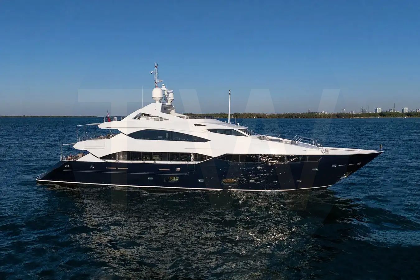 White Incitatus yacht - 2026 guide with the owner of the world's 2620th largest yacht, the 33rd largest yacht built by superyacht builder Sunseeker, based in United Kingdom.