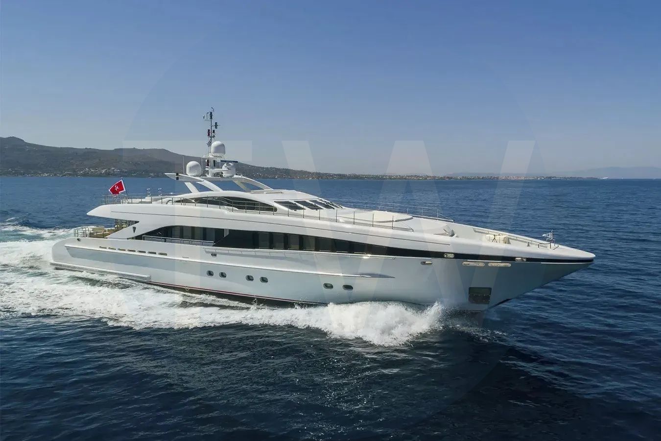 White L'Equinox yacht - 2026 guide with the owner of the world's 3293rd largest yacht, the 105th largest yacht built by superyacht builder Heesen, based in Netherlands.