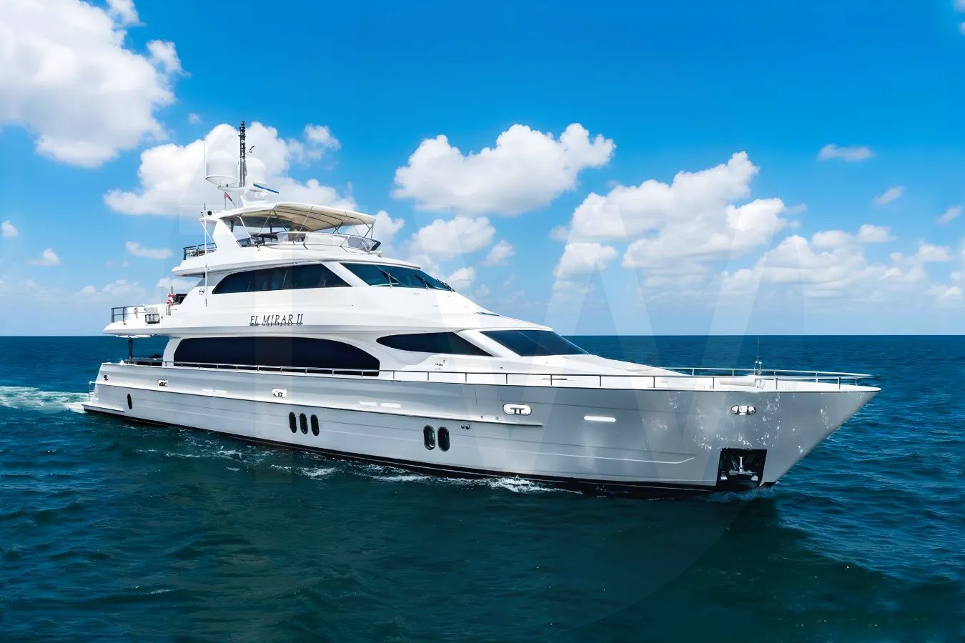 White El Mirar II yacht - 2026 guide with the owner of the world's 4909th largest yacht, the 35th largest yacht built by superyacht builder Horizon, based in Taiwan.