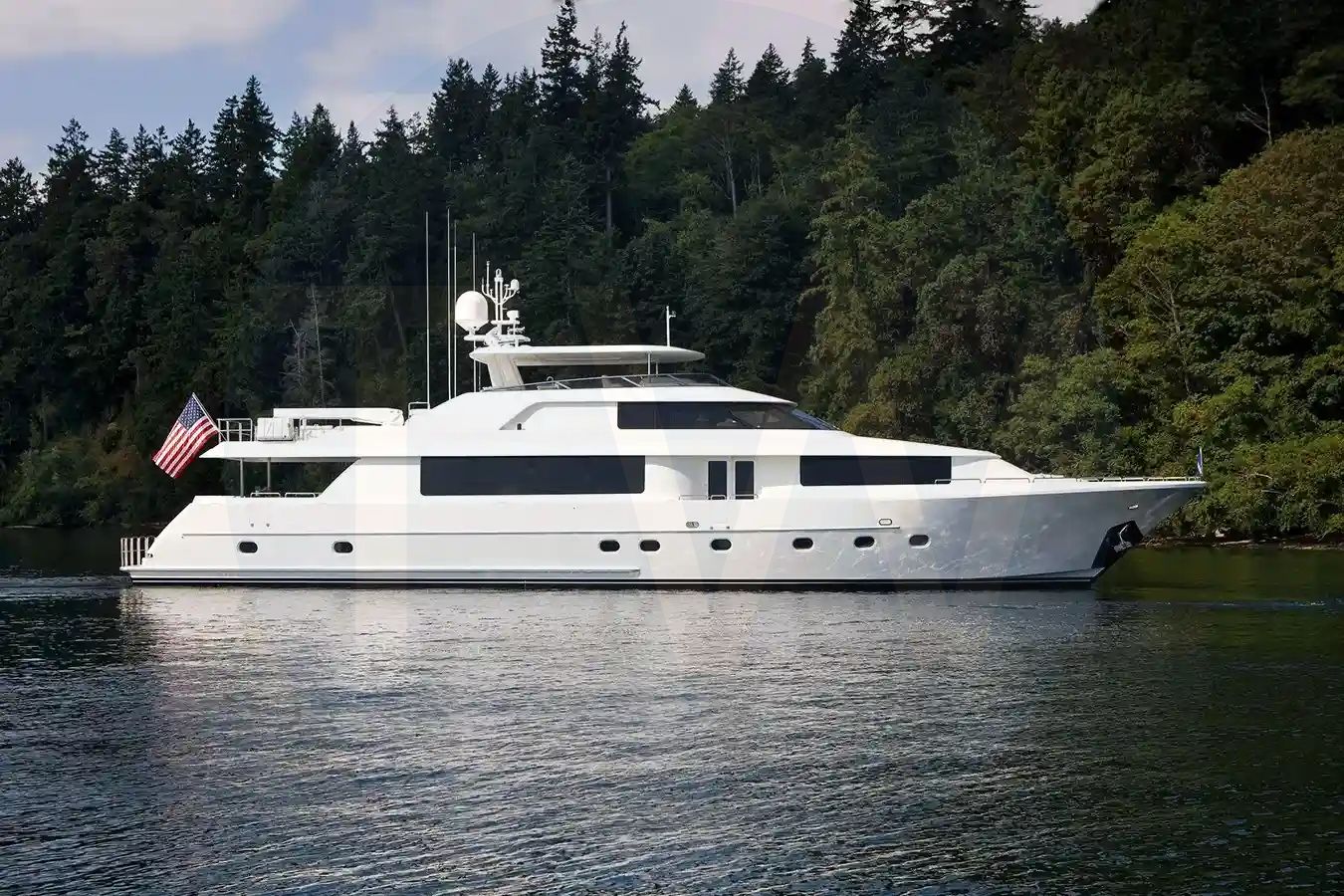 White Snowbored yacht - 2026 guide with the owner of the world's 5468th largest yacht, the 144th largest yacht built by superyacht builder Westport, based in United States.