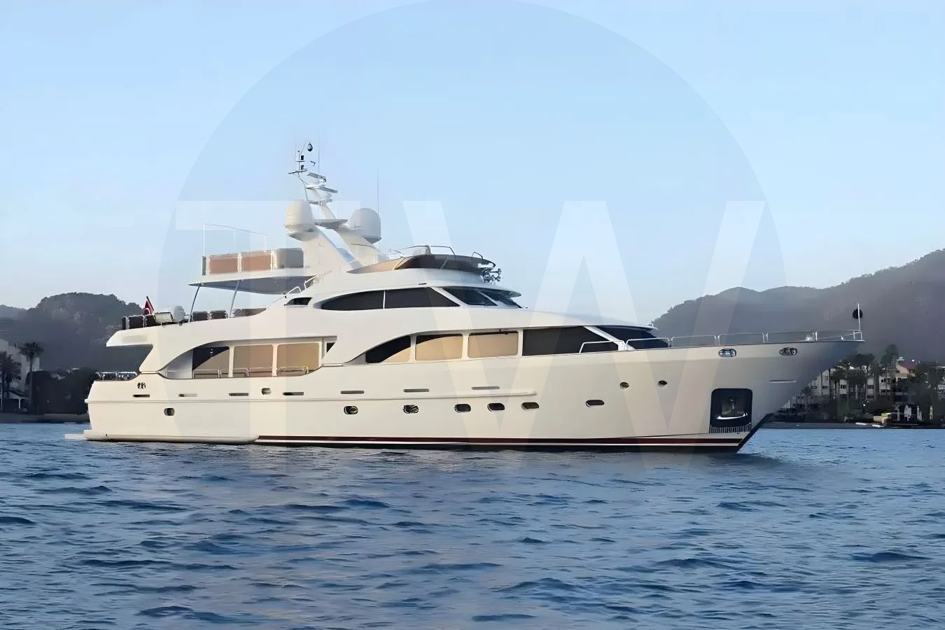 White Endless Summer yacht - 2026 guide with the owner of the world's 6792nd largest yacht, the 351st largest yacht built by superyacht builder Benetti Yachts, based in Italy.