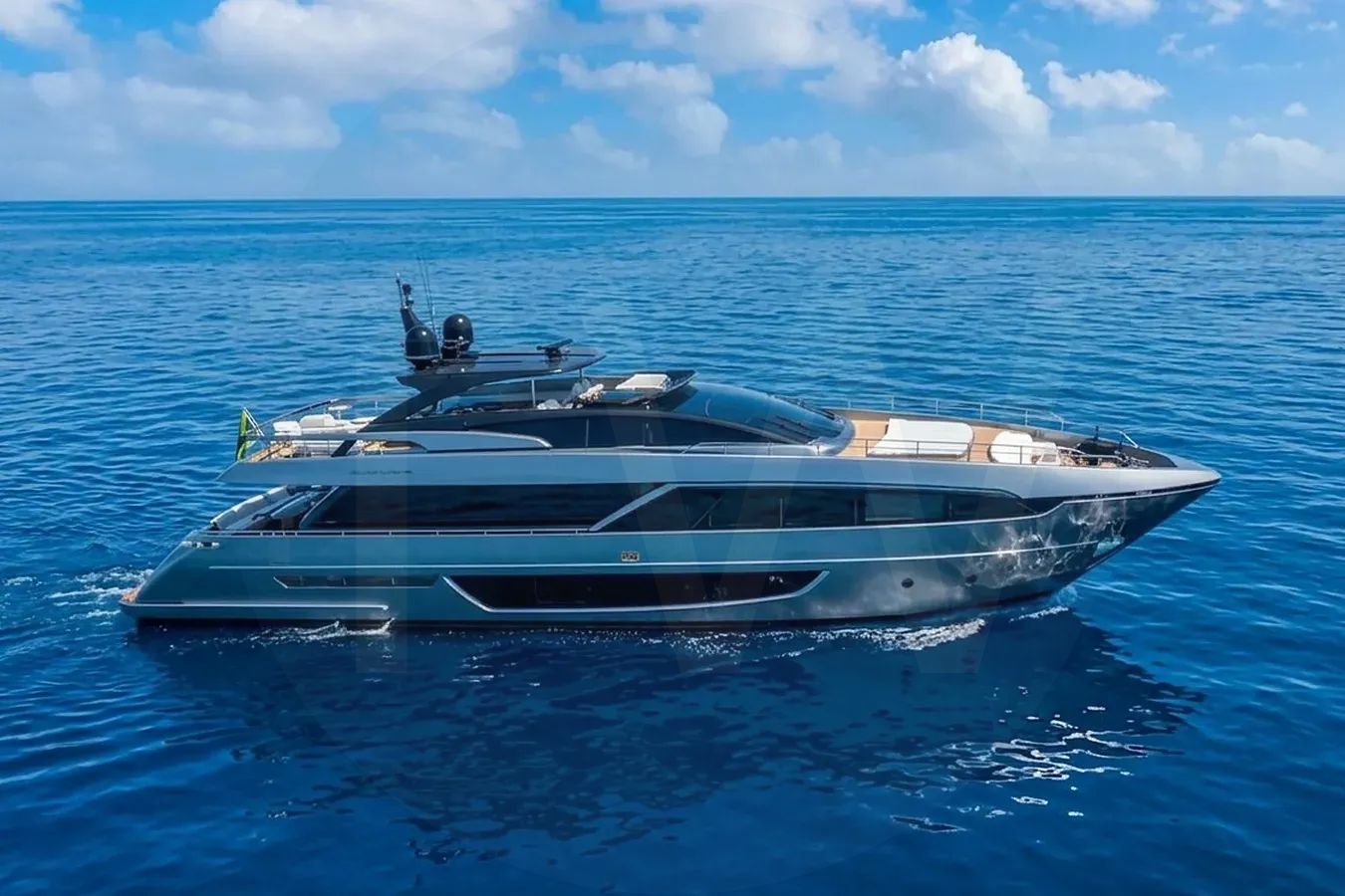 White Yoyita II yacht - 2026 guide with the owner of the world's 7071st largest yacht, the 86th largest yacht built by superyacht builder Riva, based in Italy.