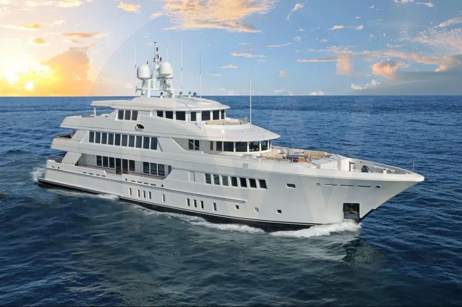 White Lady Maxine yacht - 2026 guide with the owner of the world's 1436th largest yacht, the 7th largest yacht built by superyacht builder Hakvoort, based in Netherlands.