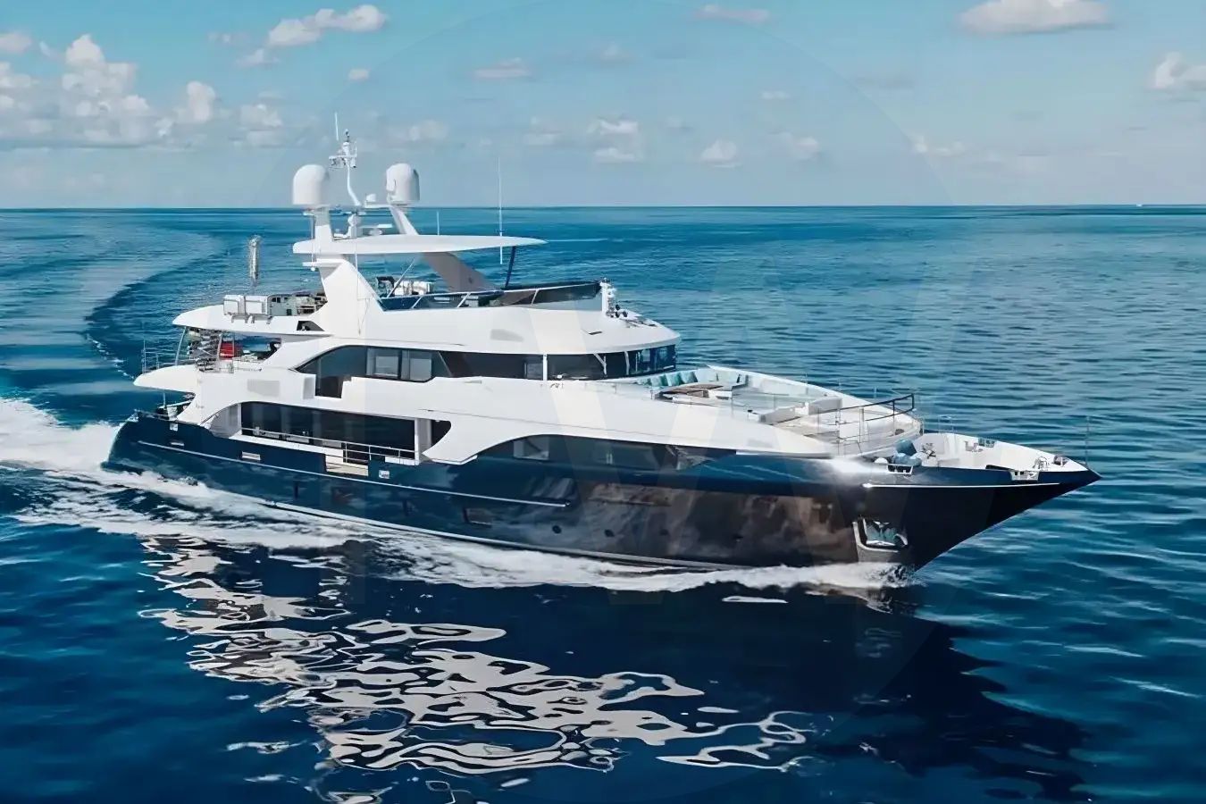 White Cofina yacht - 2026 guide with the owner of the world's 2538th largest yacht, the 183rd largest yacht built by superyacht builder Benetti Yachts, based in Italy.
