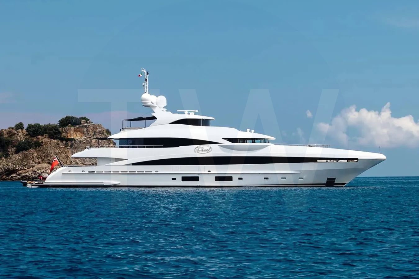 White Pearl yacht - 2026 guide with the owner of the world's 1068th largest yacht, the 25th largest yacht built by superyacht builder Heesen, based in Netherlands.