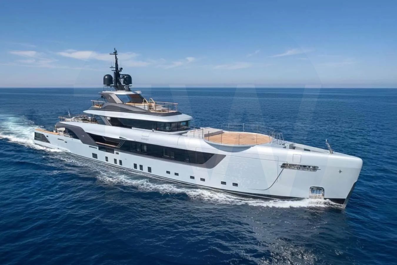 White Geco yacht - 2026 guide with the owner of the world's 811th largest yacht, the 12th largest yacht built by superyacht builder Admiral, based in Italy.