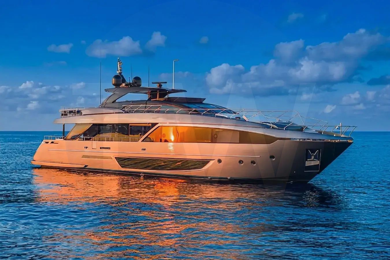 White Figurati yacht - 2026 guide with the owner of the world's 4820th largest yacht, the 33rd largest yacht built by superyacht builder Riva, based in Italy.
