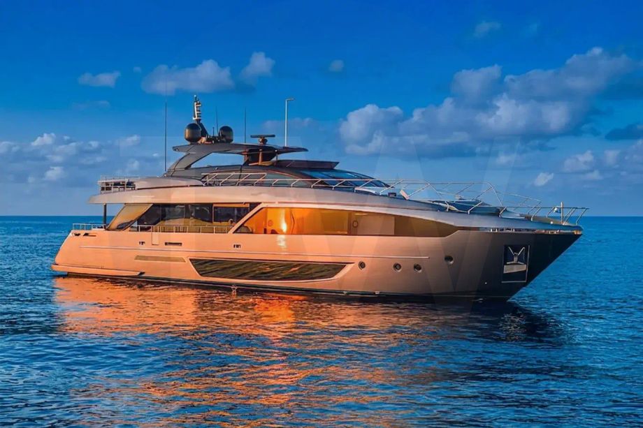 White Figurati yacht - 2026 guide with the owner of the world's 4906th largest yacht, the 33rd largest yacht built by superyacht builder Riva, based in Italy.