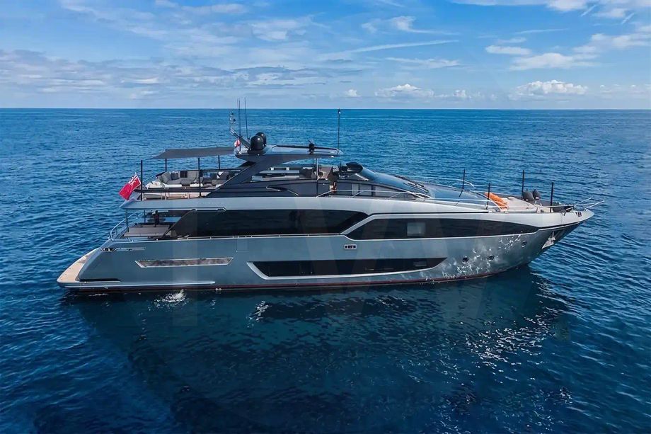 White O4 yacht - 2026 guide with the owner of the world's 8201st largest yacht, the 118th largest yacht built by superyacht builder Riva, based in Italy.